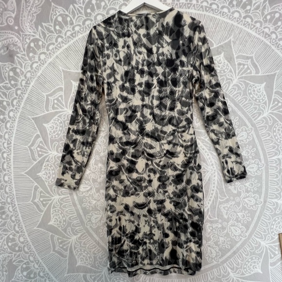 BANANA REPUBLIC LONG SLEEVE CREAM GRAY DRESS M MEDIUM - Picture 13 of 15